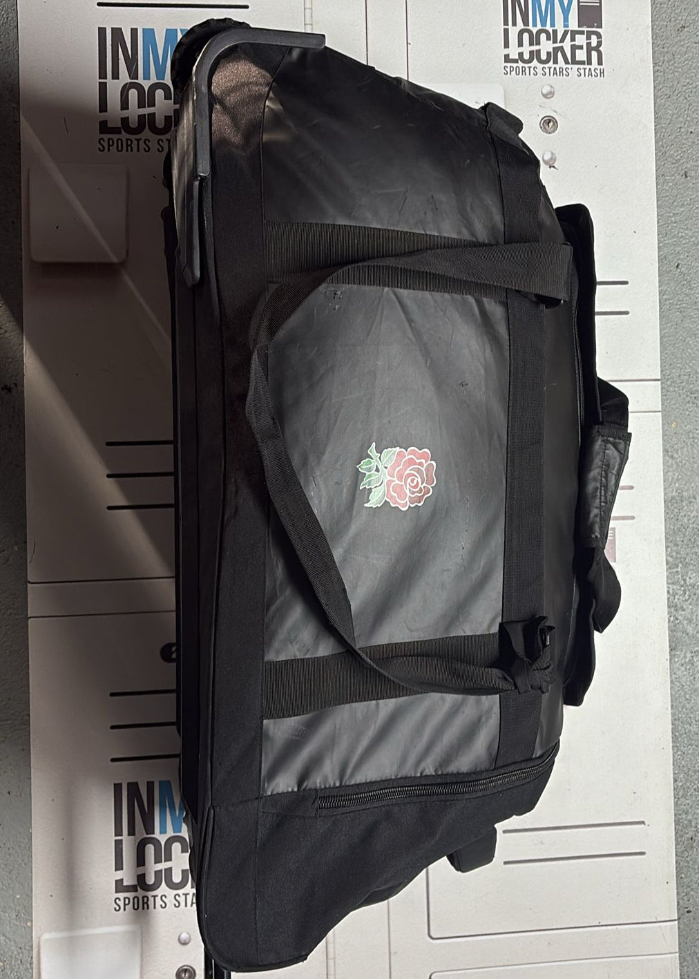 England Rugby O2 Umbro Wheeled Kit Bag [Black]