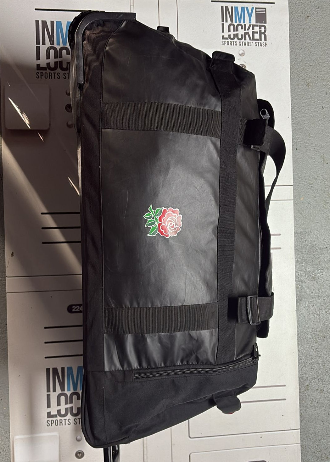 England Rugby O2 Umbro Wheeled Kit Bag [Black]