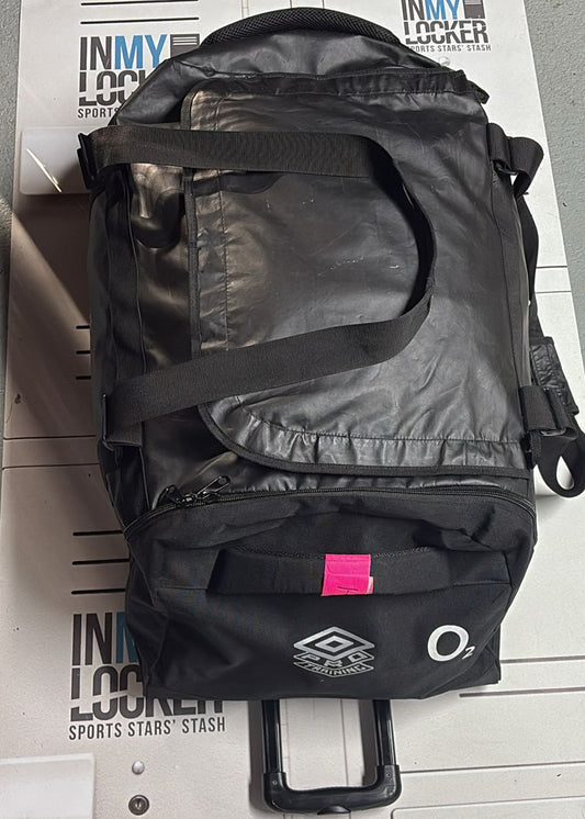England Rugby O2 Umbro Wheeled Kit Bag [Black]