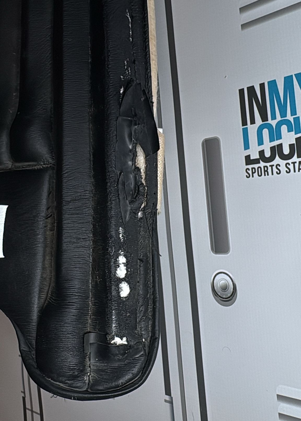 Millichamp & Hall S100 Batting Pads [Black and White]