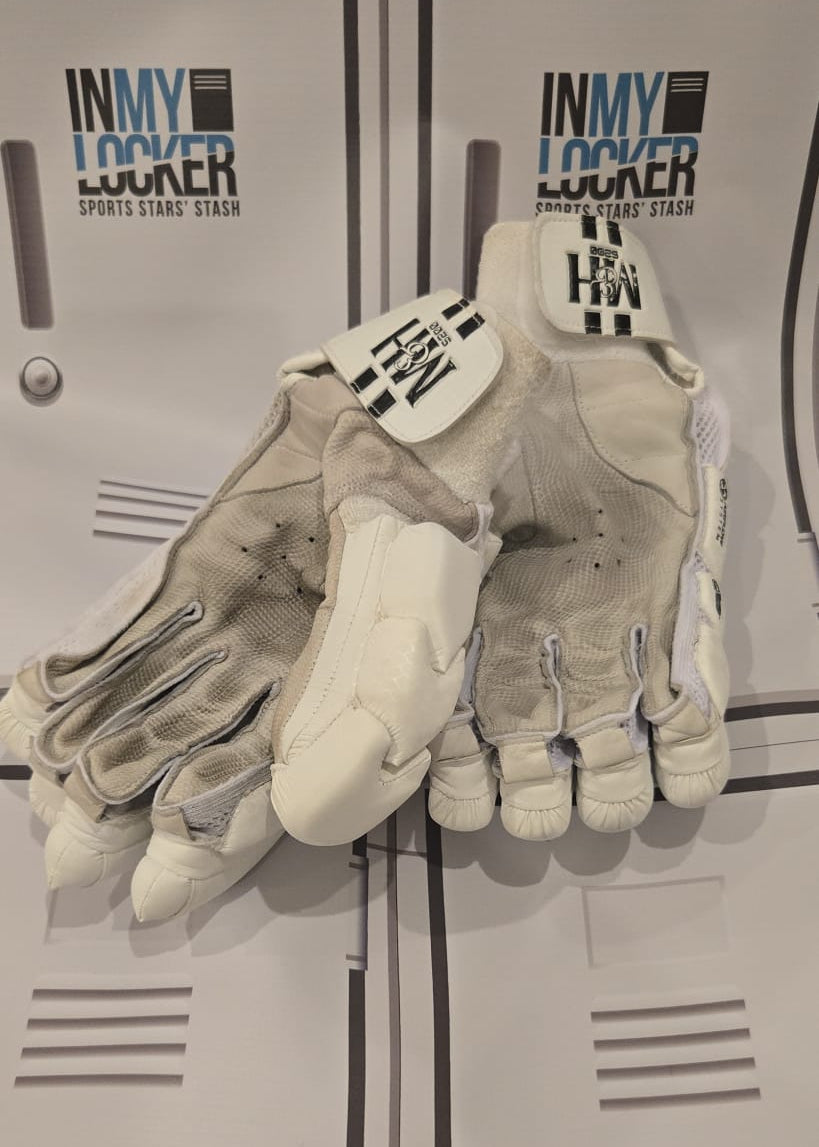 Millichamp & Hall Somerset Player Worn Adult Left Hand s1l200 Batting Gloves [White]