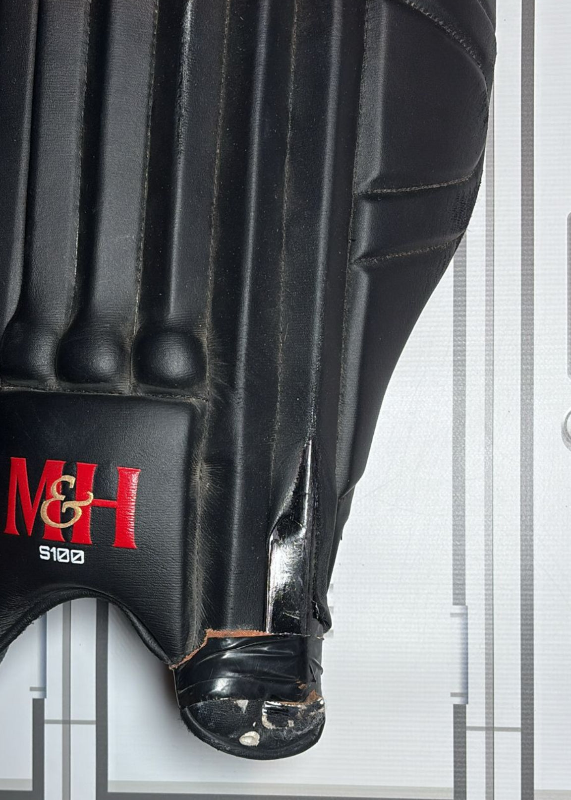 Millichamp and Hall S100 Batting Pads [Black]